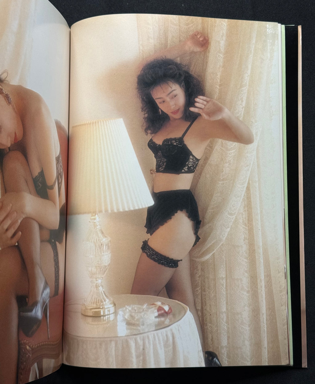 Yoshie Kashiwabara “Mellow Body” Japanese Idol Gravure Photobook (1990)