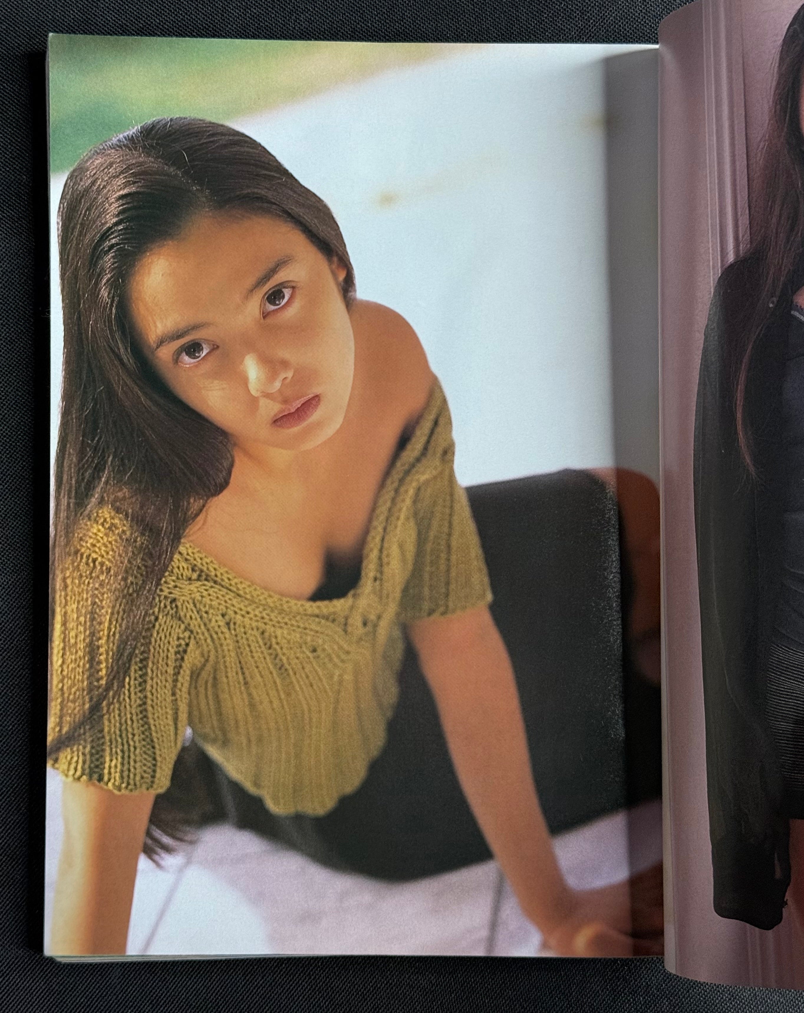 BOMB Japanese Idol Magazine – November 1996 (Emiri Nakayama Cover) - w/Stickers