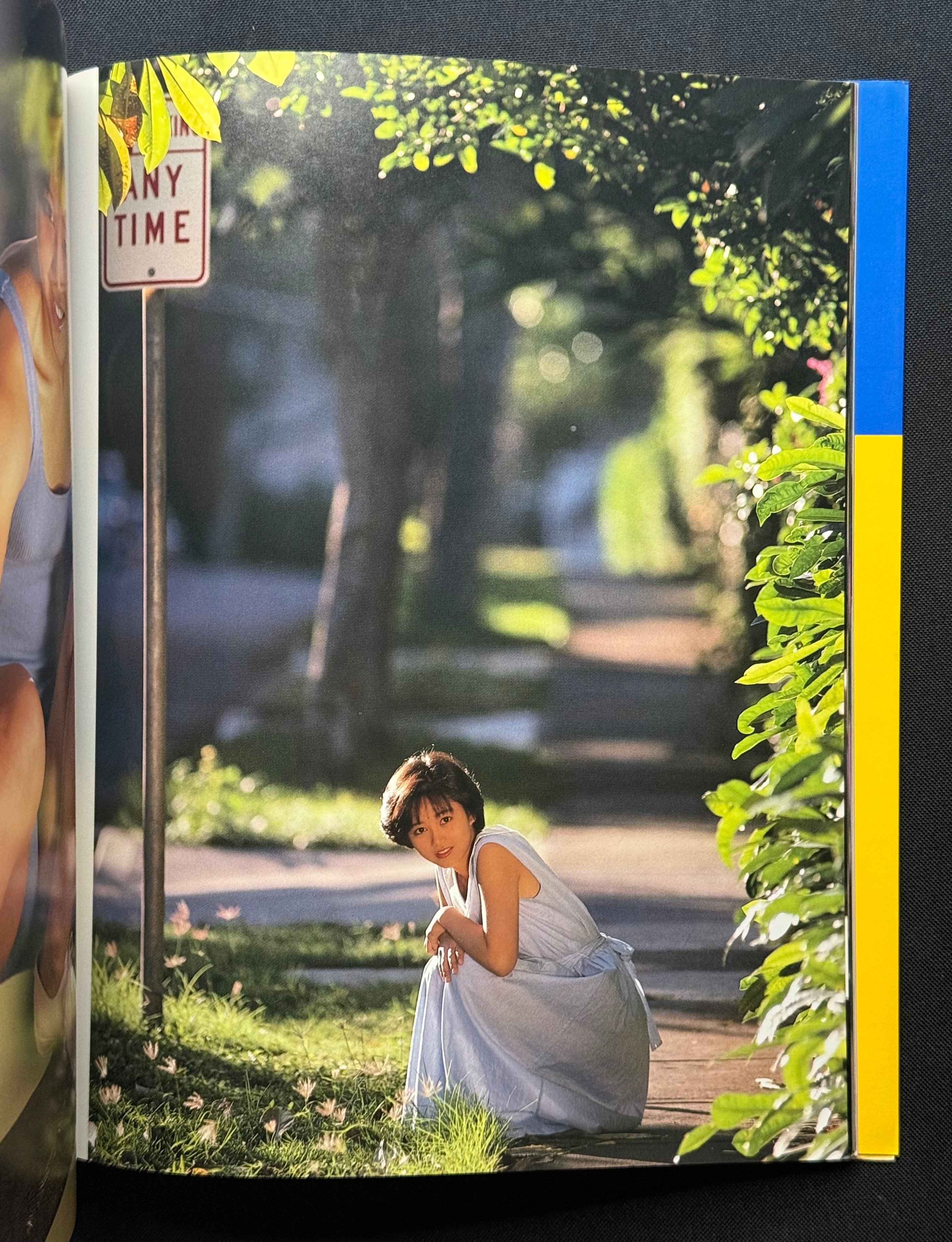 Yui Asaka “Good Sexy!” Japanese Idol Photo Magazine (1987) w/Poster