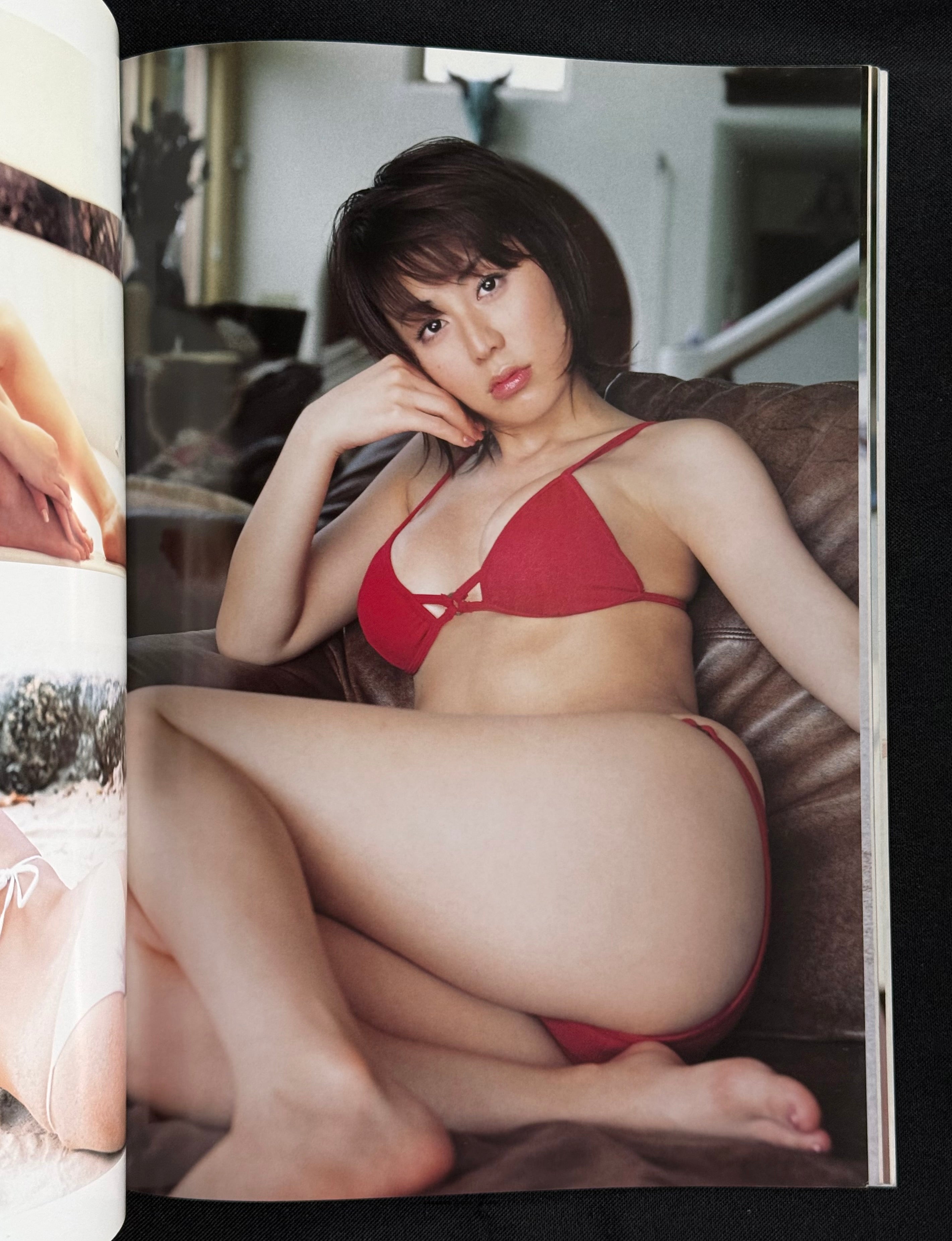 Mix 4: Pyramid Girls Gravure Photobook (2006) - Weekly Young Jump Special Edition