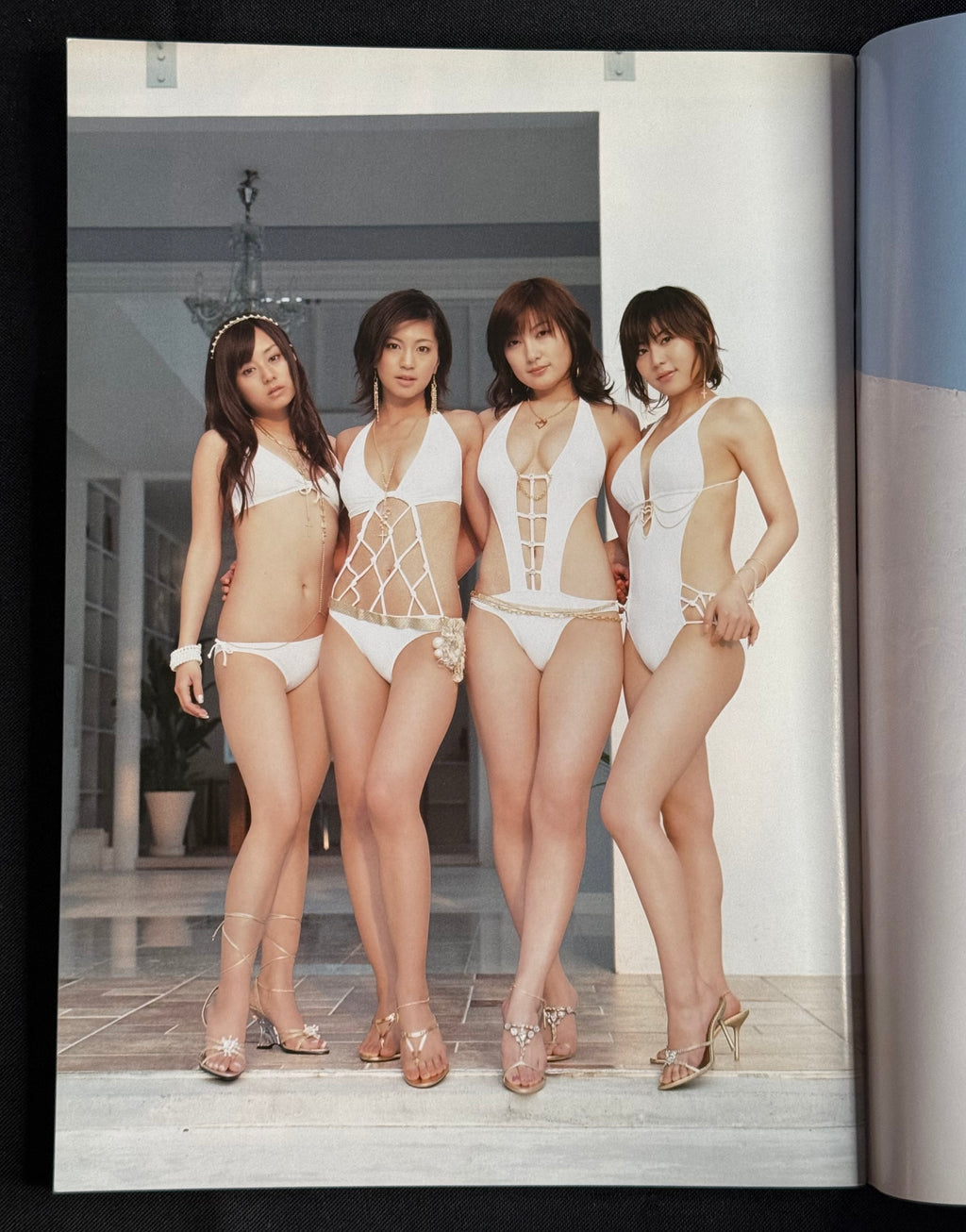 Mix 4: Pyramid Girls Gravure Photobook (2006) - Weekly Young Jump Special Edition