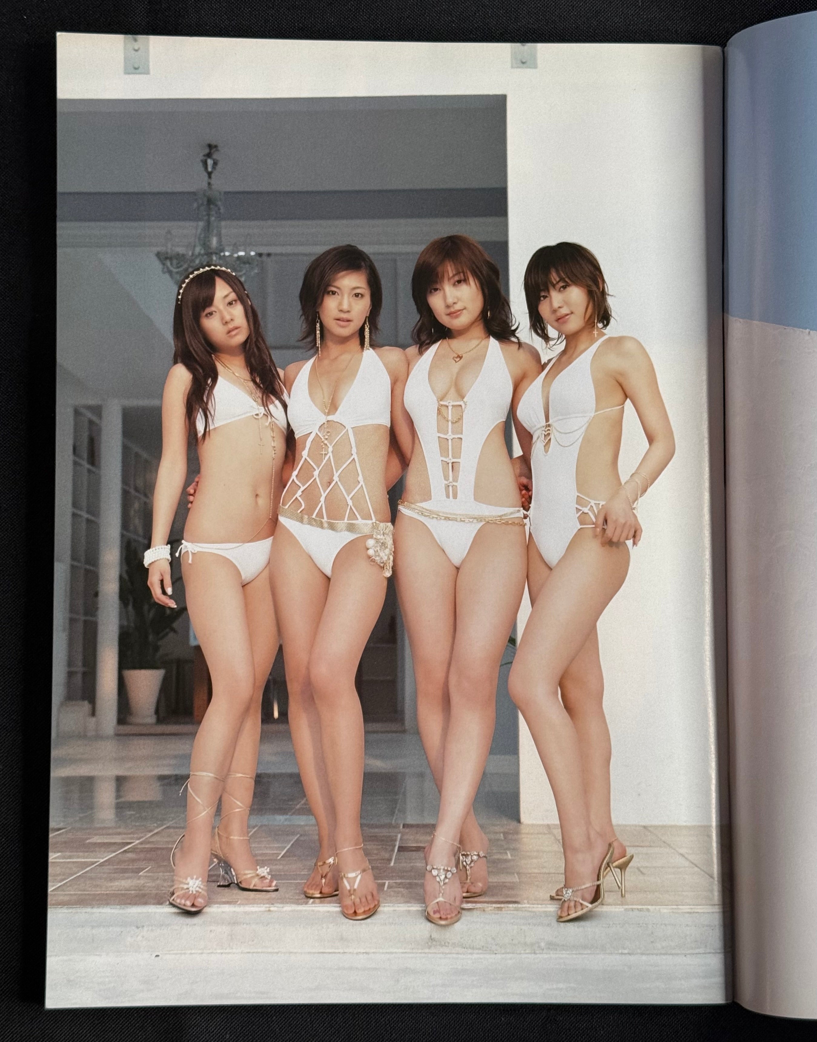 Mix 4: Pyramid Girls Gravure Photobook (2006) - Weekly Young Jump Special Edition