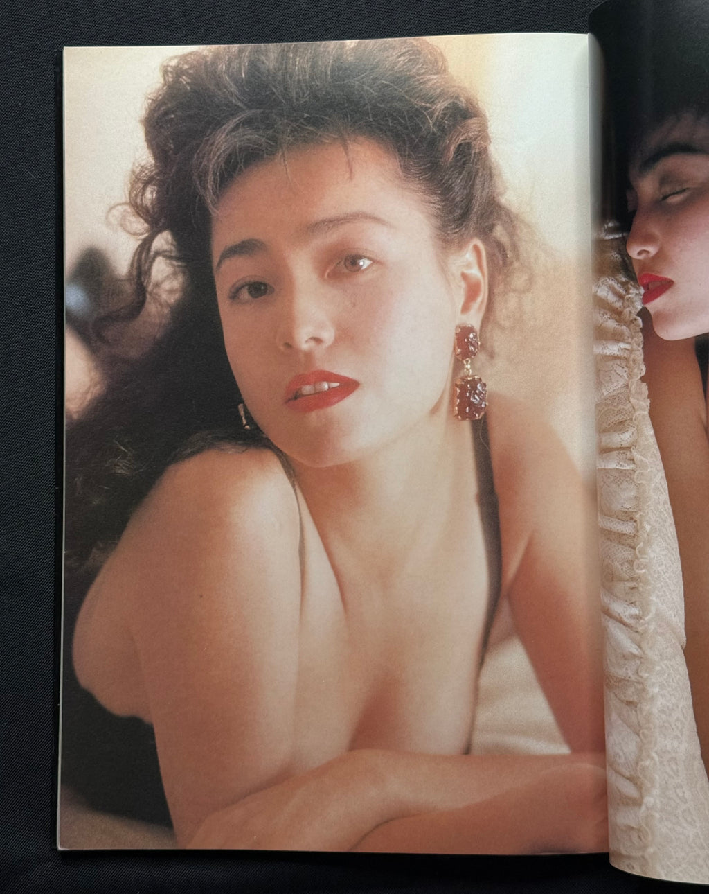 Yoshie Kashiwabara “Mellow Body” Japanese Idol Gravure Photobook (1990)