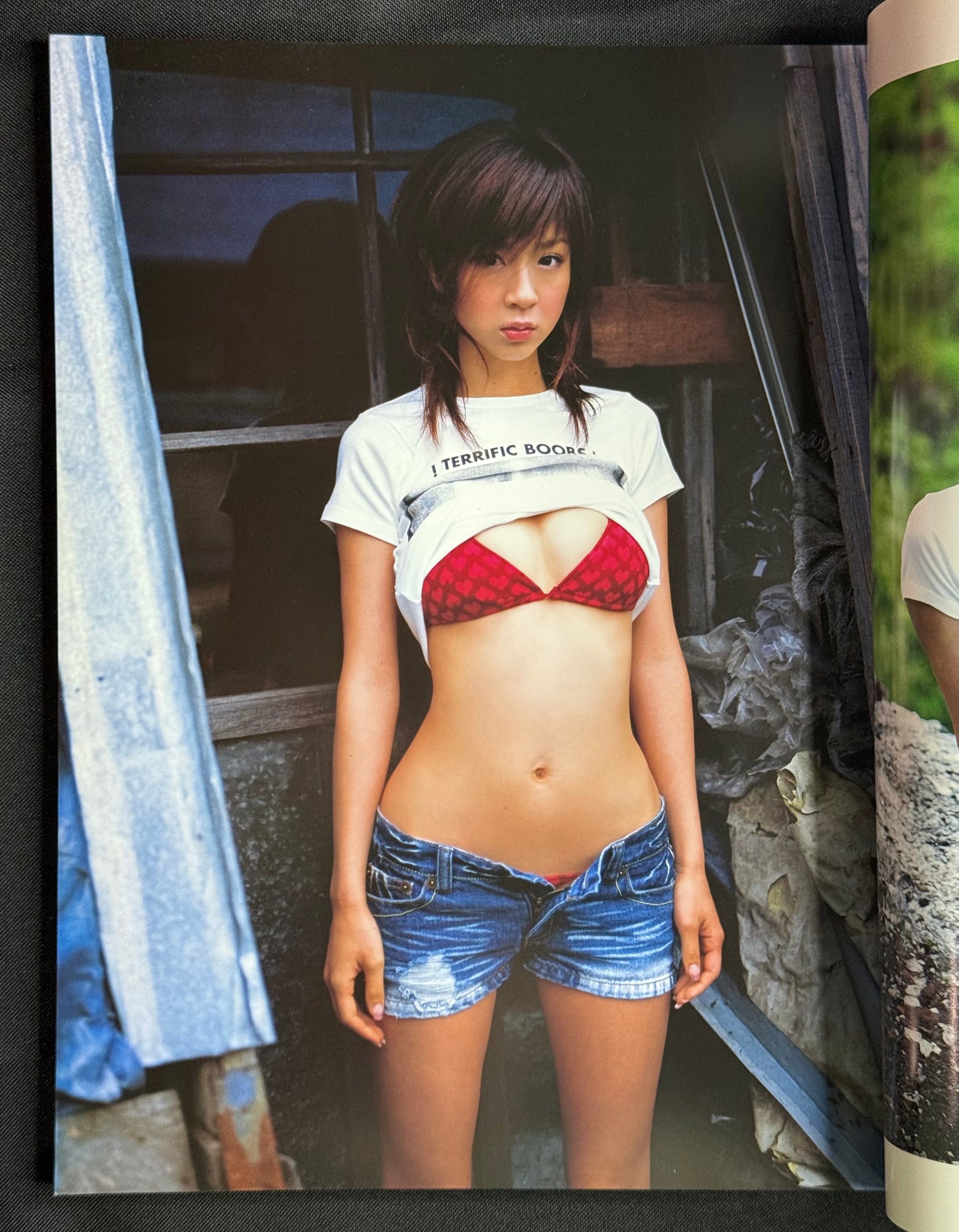 Sabra Eye Candy: Aki Hoshino Special Photobook Magazine (2006) – No DVD