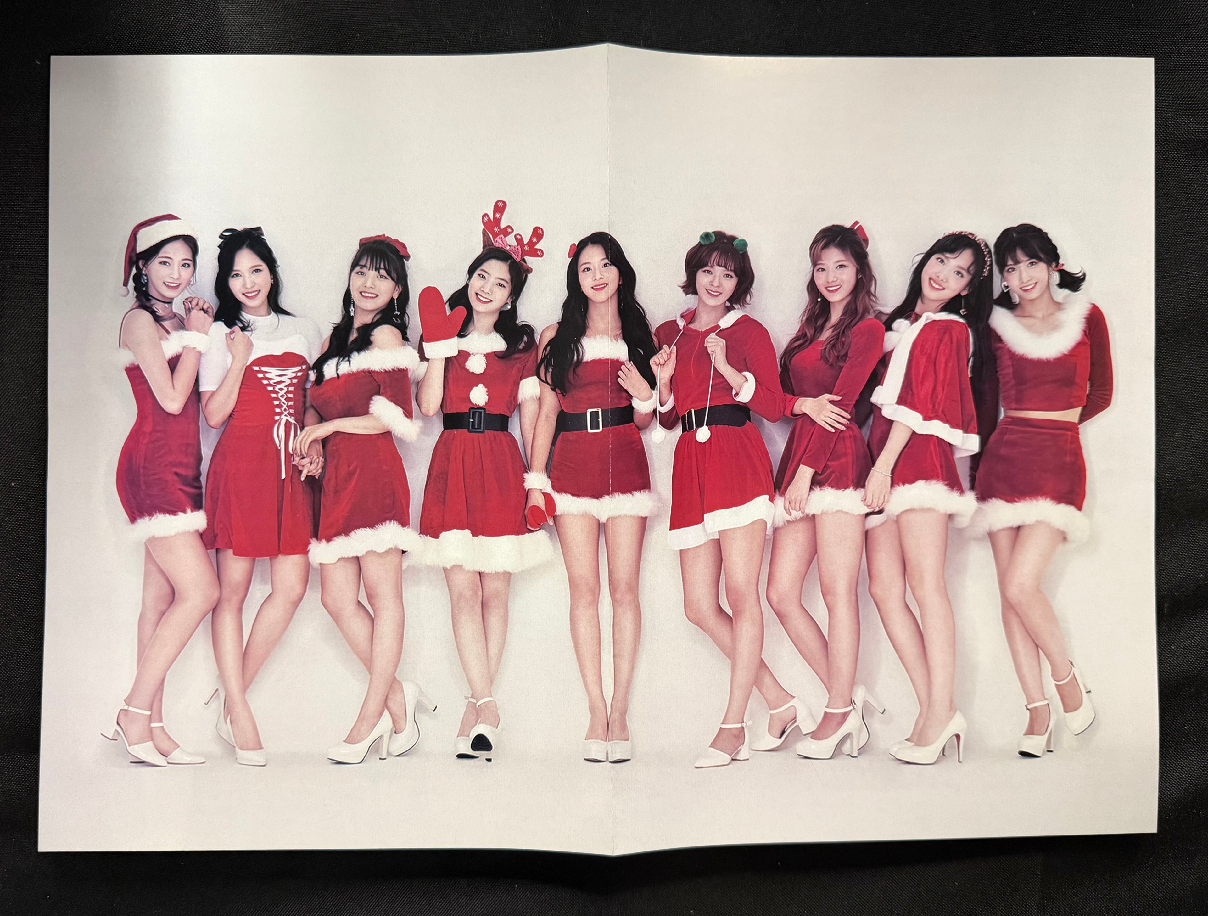TWICE – “Heart Shaker” K-pop Photobook (2017) w/Extras