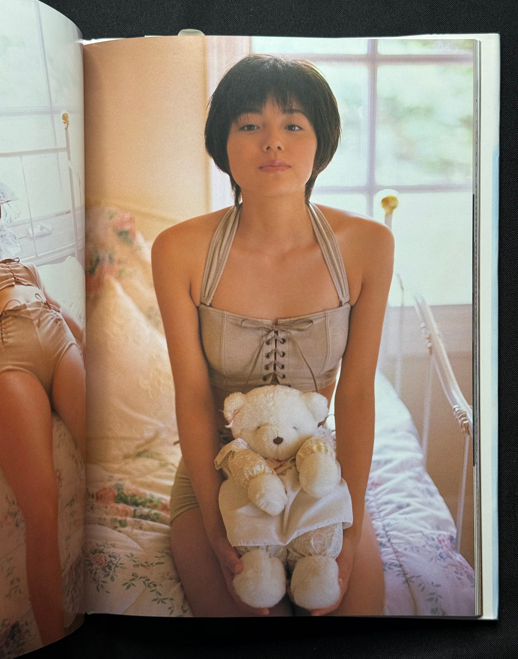 Manami Honjo “Smoochy” Hardcover Gravure Photobook (1995) Japan Import