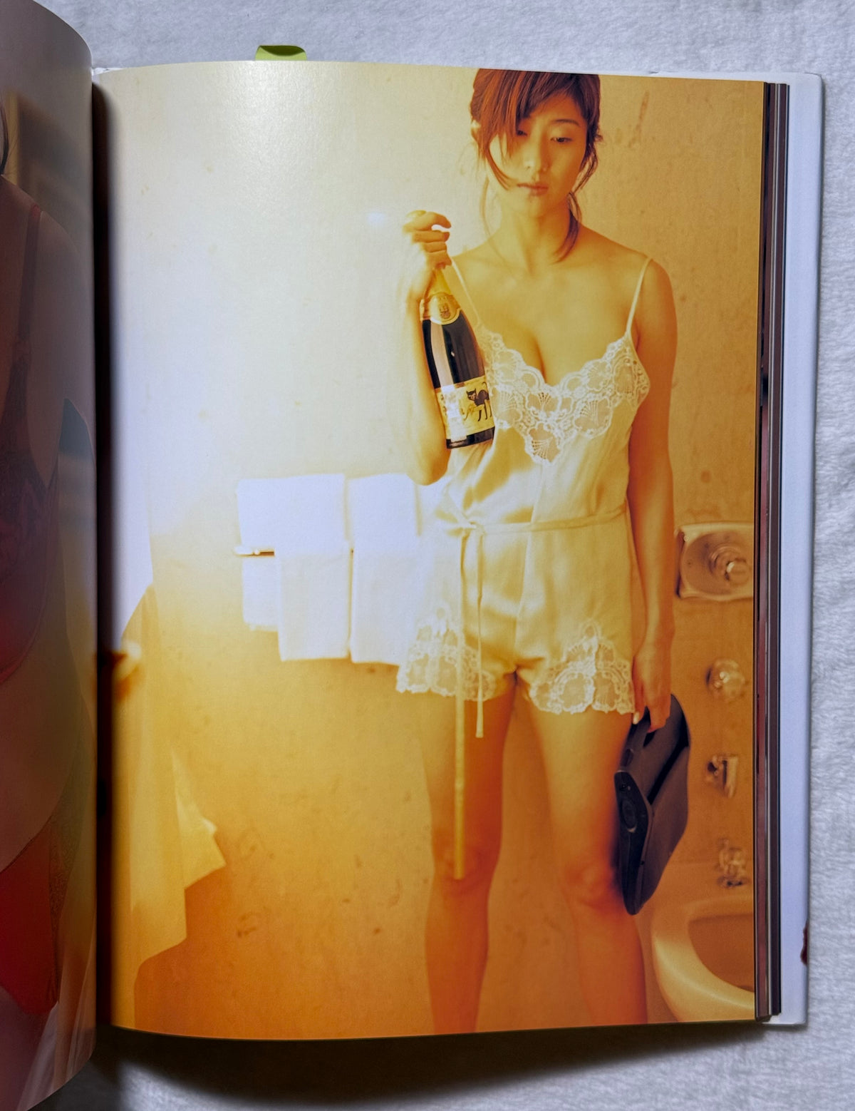 Mamiko Mise “Tokyo Session” Japanese Gravure Photobook (1998)
