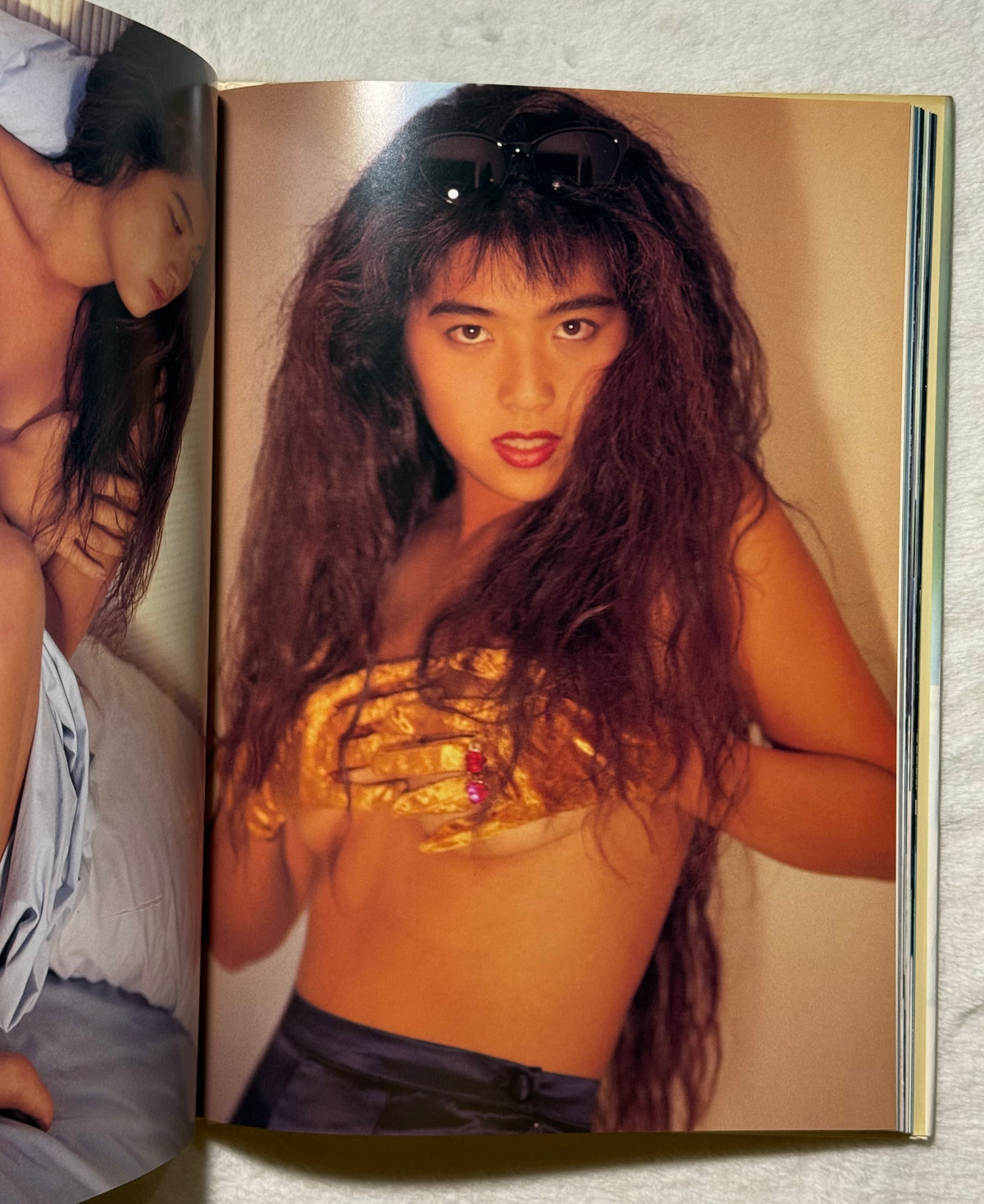 Naoko Iijima “Himitsu no Paradise” Japanese Gravure Photobook (1991)