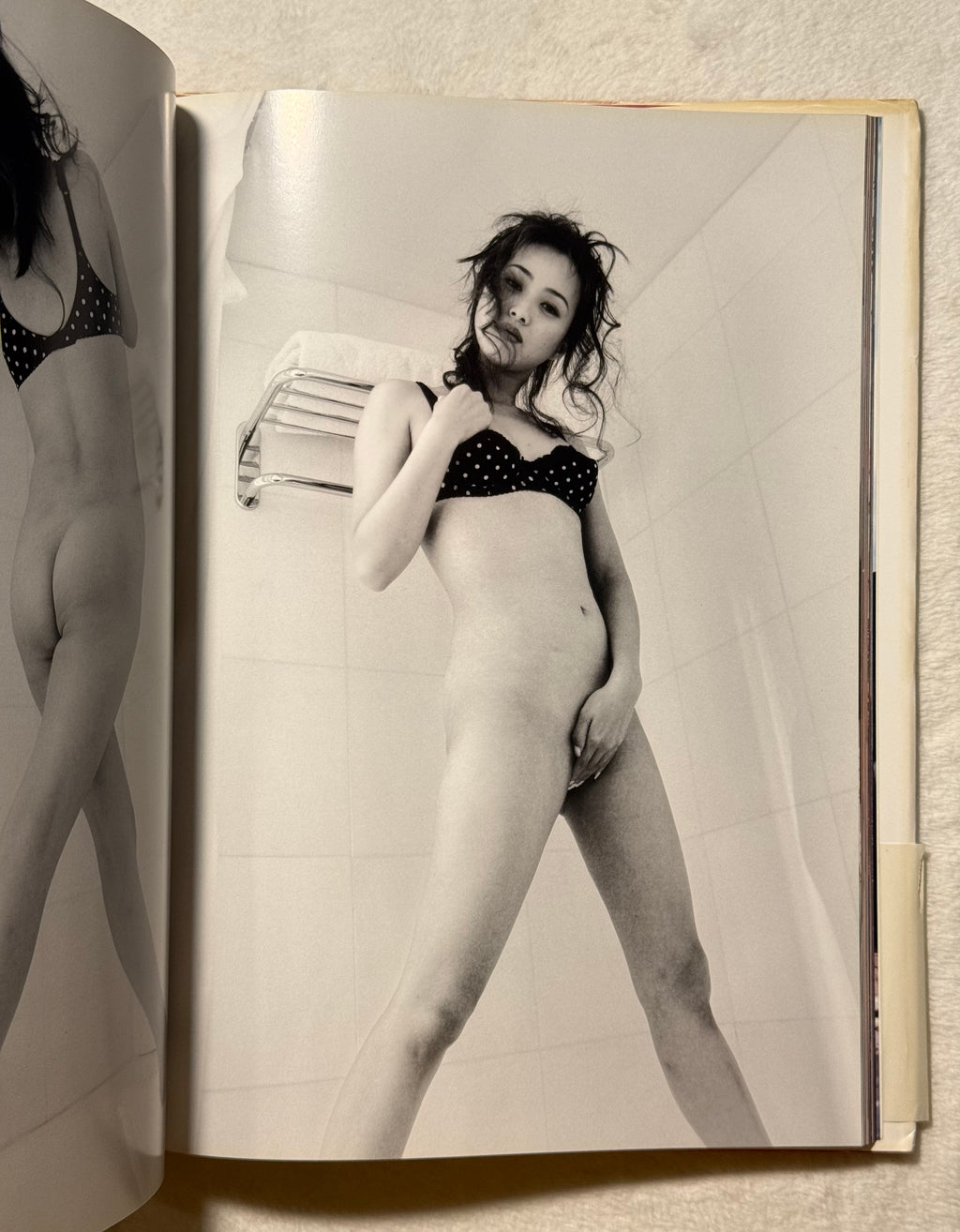 Minayo Watanabe “Pose” Japanese Gravure Photobook (1995) w/obi - Onyanko Club