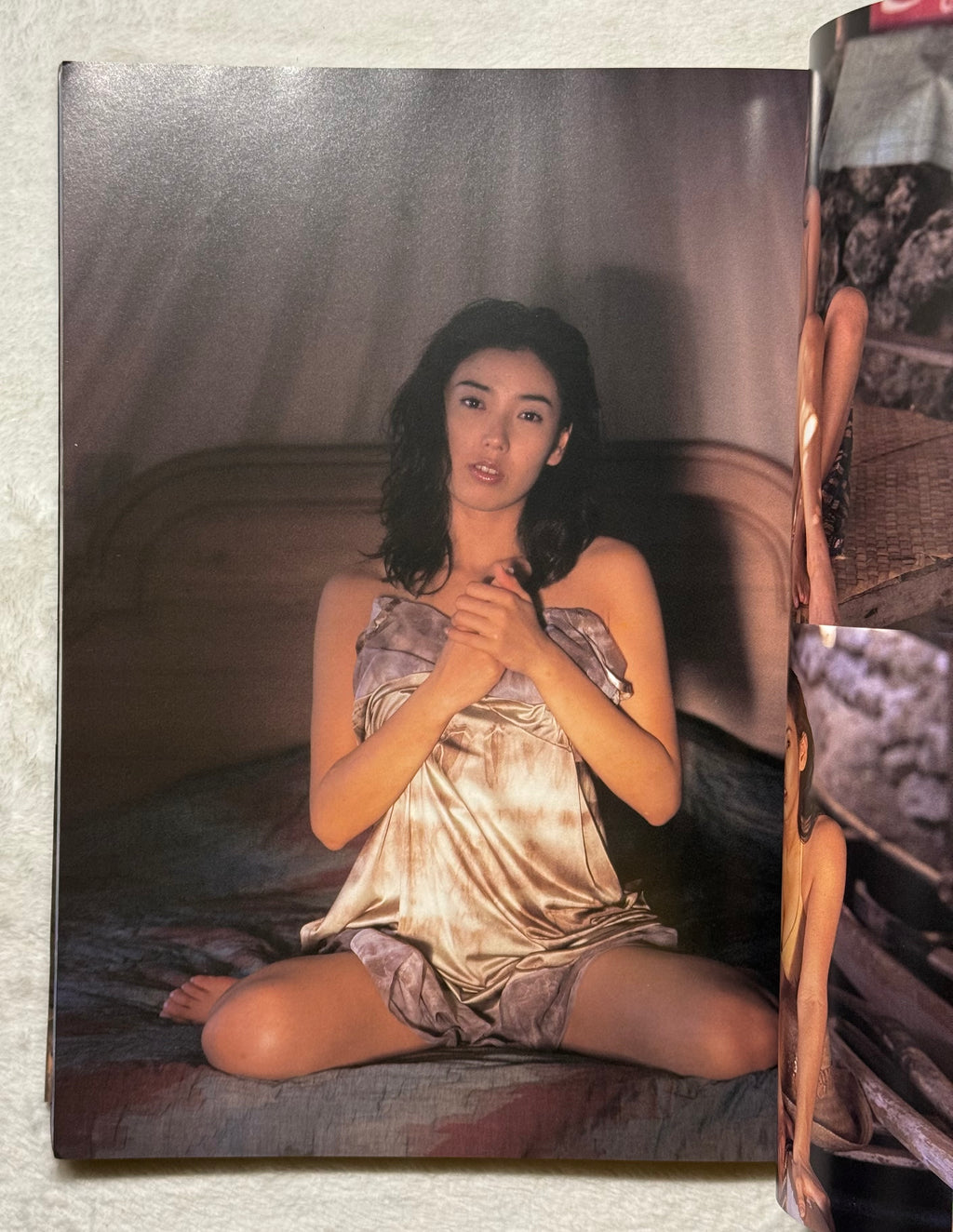 Fumie Ikezawa “Poo” Japanese Gravure Photobook (1998) w/obi